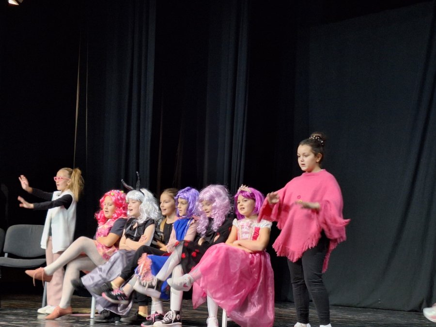 Чаробно позориште Чаробно позориште