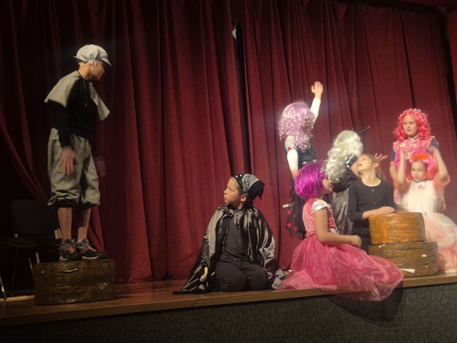 Чаробно позориште