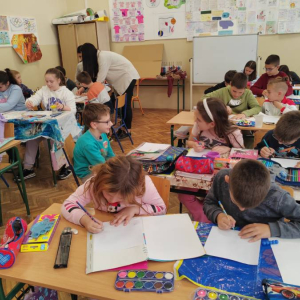 Деца међу нарцисима 