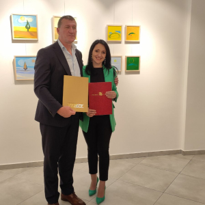 muskarac i zena stoje