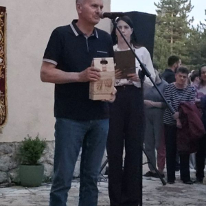 covek govori