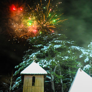 vatromet iznad crkve