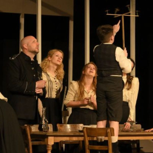 Сцена из представе ,,Ђука"