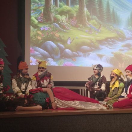 Снежана и седам патуљака 