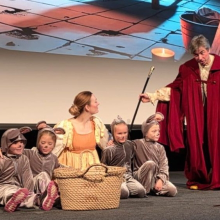 cetvoro dece, muskarac i zena