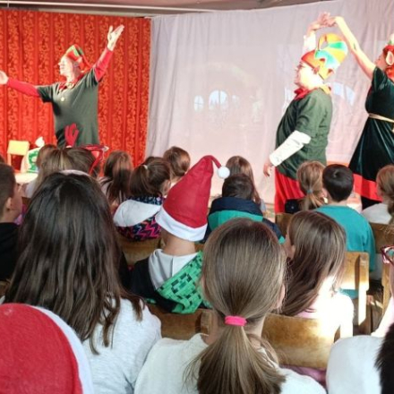 scena iz decje predstave 