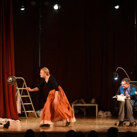 „Комплетна историја позоришта (укратко)”