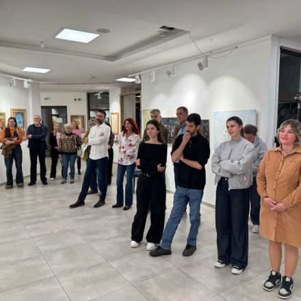 Публика на отварању изложбе