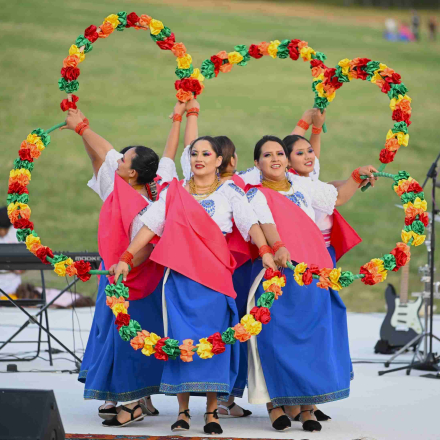 Еквадорског извођачког ансамбла „Danza Apu Kamary”